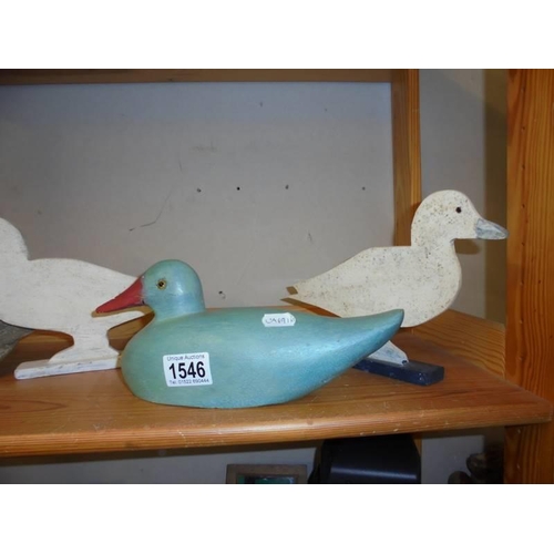 1546 - Four duck ornaments.