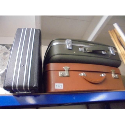 1572 - Three vintage suitcases, COLLECT ONLY.