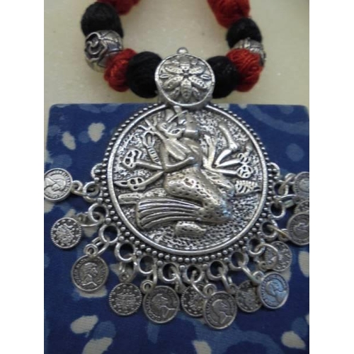 1038 - A Tibetan silver necklace (271.0 cts)