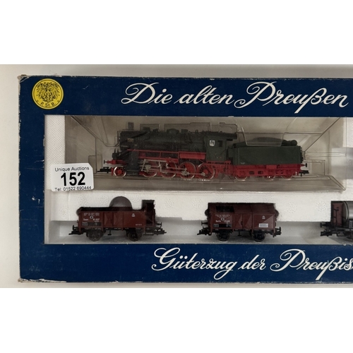 152 - A boxed Fleischmann HO 4884 train set