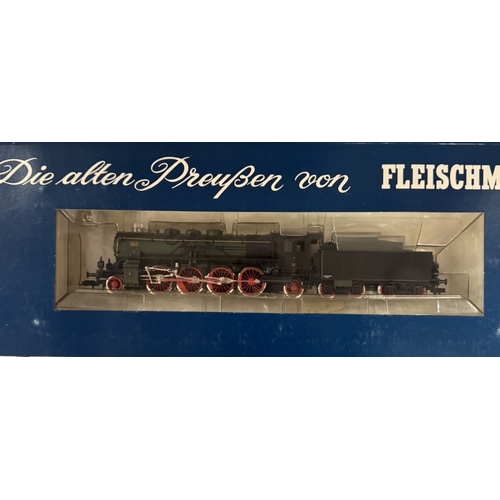 156 - A boxed Fleischmann HO 4885 train set