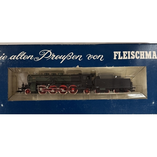 157 - A boxed Fleischmann HO 4885 train set