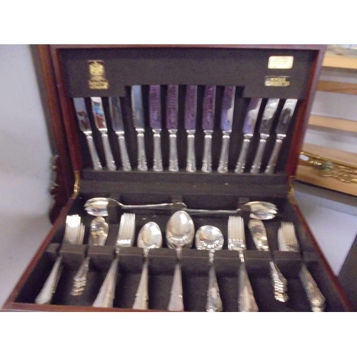 1307 - A superb quality mahogany cased canteen of cutlery with two drawers by Arthur Price. C0LLECT ONLY.