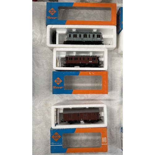 170 - 9 Boxed Roco HO coaches