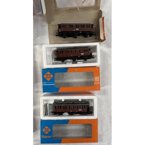 170 - 9 Boxed Roco HO coaches