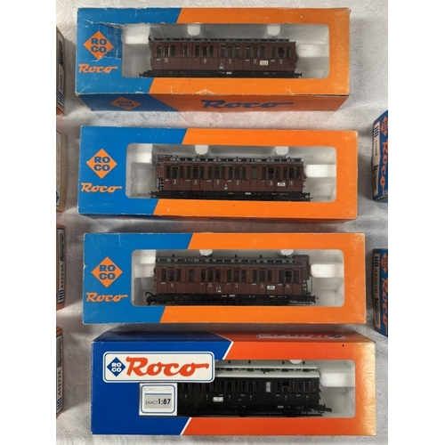 174 - 10 Boxed Roco HO coaches