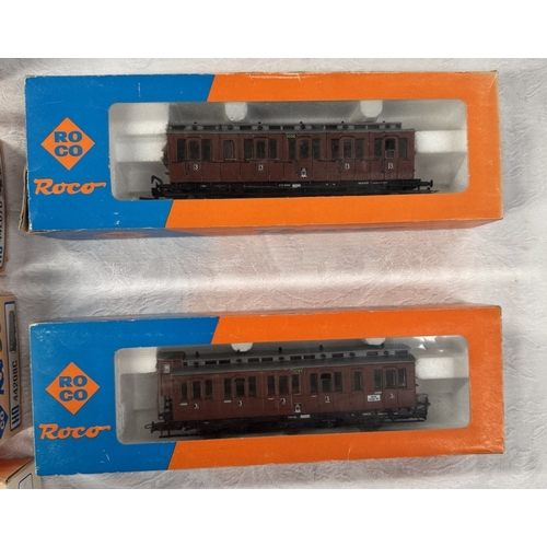 174 - 10 Boxed Roco HO coaches