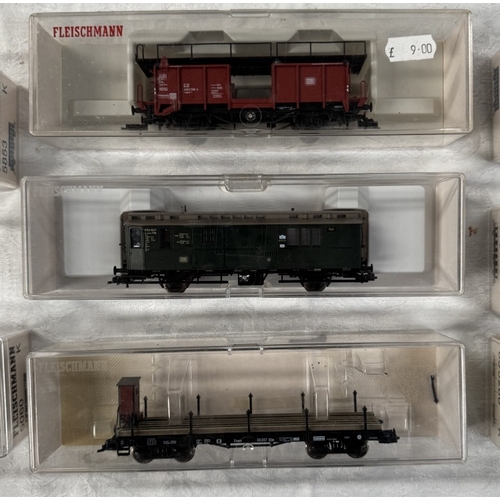 175 - 8 Boxed Fleischmann HO gauge coaches & 1 other 5060 x 2, 5834, 5073, 5286, 5225, 5853 x 2