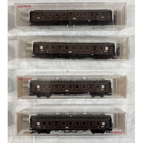 176 - 8 Boxed Fleischmann HO gauge coaches 5853 x 8