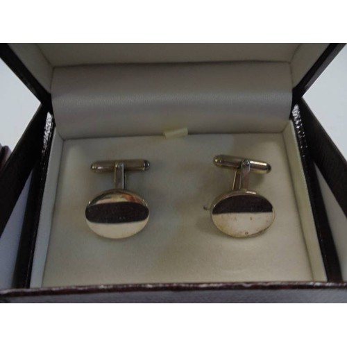 1057 - A silver tie pin and a pair of silver cuff links.