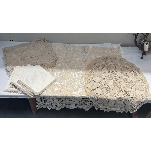 20 - A lace tablecloth, 3 round lace tablecloths, 8 placemats, 8 matching serviettes