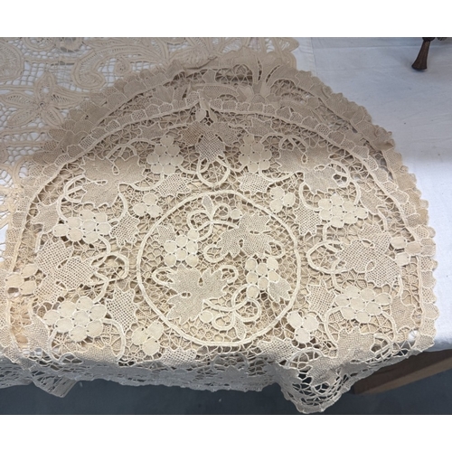 20 - A lace tablecloth, 3 round lace tablecloths, 8 placemats, 8 matching serviettes