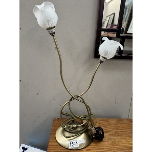 1604 - A decorative table lamp