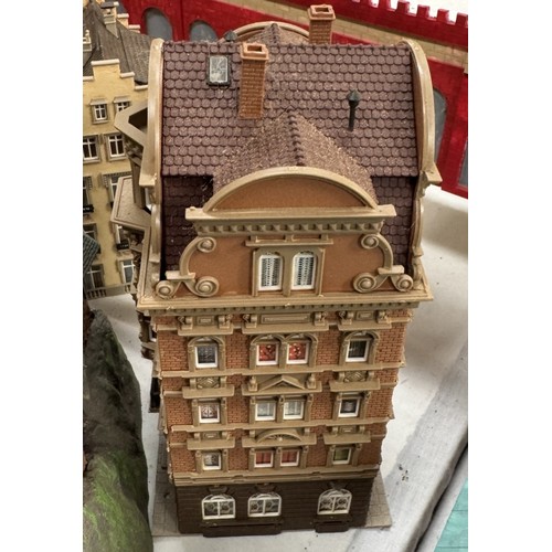 192 - An impressive collection of HO gauge model railway German buildings including Statons Castle, Brande... 