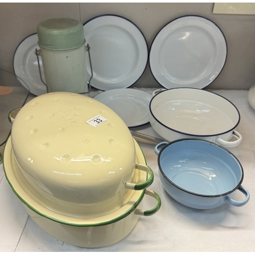 33 - A good lot of vintage & other enamel kitchenware