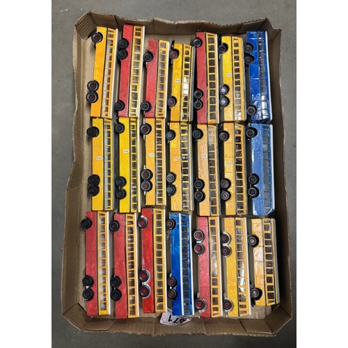 56 - A large collection of plastic HO scale model buses