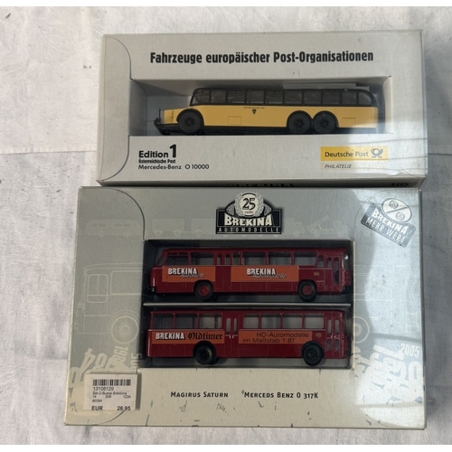 76 - A quantity of boxed HO gauge plastic diecast vehicles including Britania, Oxford, Diecast etc