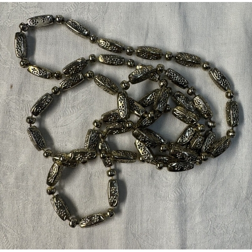 98 - A quantity of costume jewellery