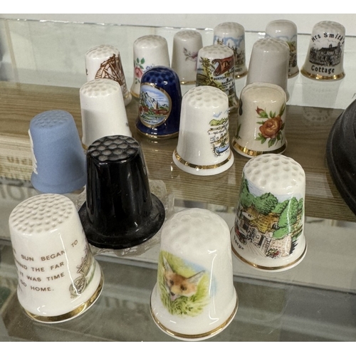 1147 - A thimble stand with 15 Royal Crown Derby thimbles & A quantity of loose thimbles. (Approximately 29... 