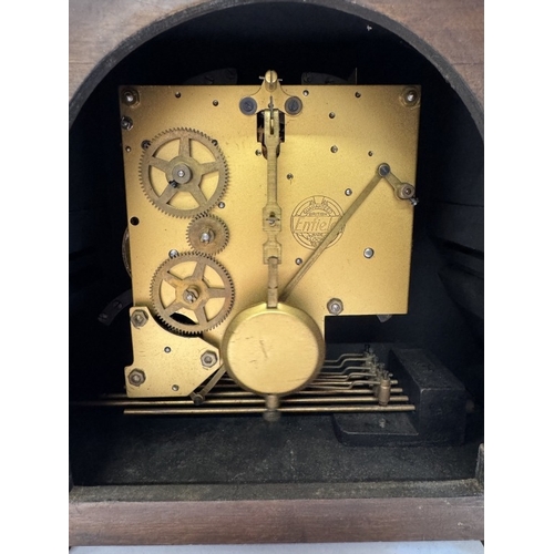 1158 - An art deco clock in working order