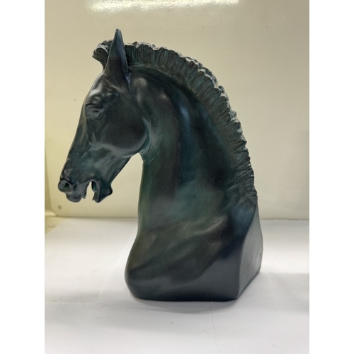 1159 - A pair of horse bookends