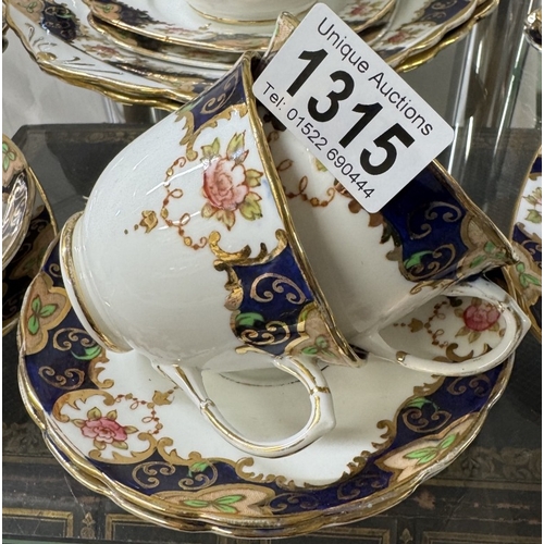 1315 - Twenty eight pieces of early 20th century tea ware. COLLECT ONLY.