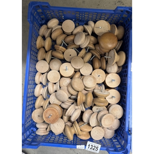 1325 - 2 Boxes of pine knobs for drawers