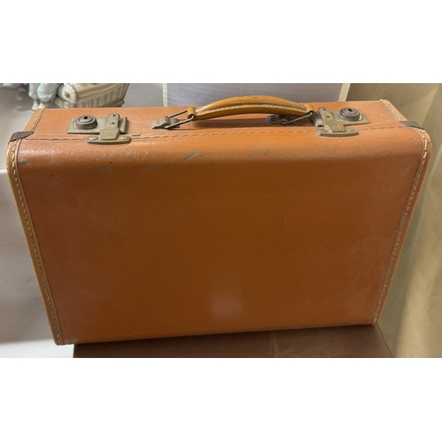 1380 - 3 vintage cases