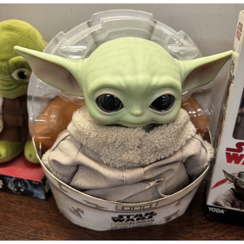 263 - A Star Wars Yoda Pop Vinyl 390, Soft toys & Disney Yoda figure