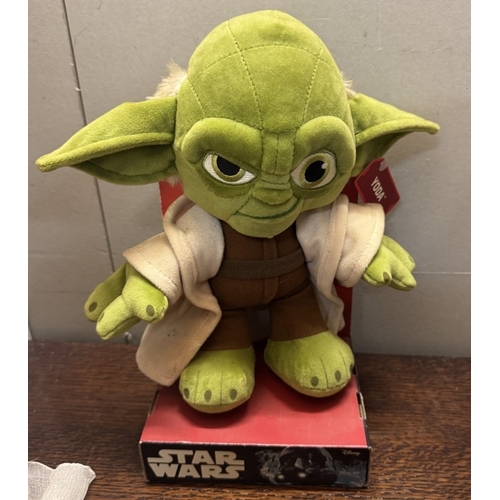 263 - A Star Wars Yoda Pop Vinyl 390, Soft toys & Disney Yoda figure