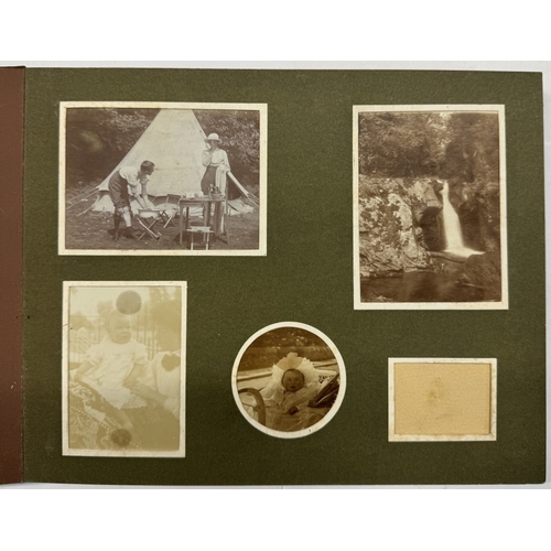 1185 - A rare and interesting late Victorian century photo album believed to be Queen Victoria family relat... 