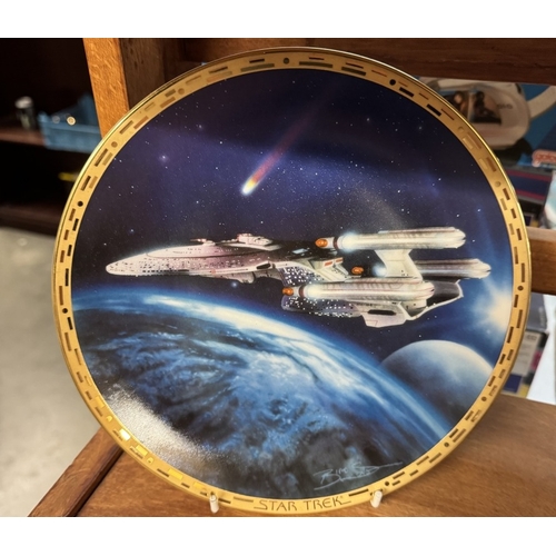 271 - 15 Star Trek collectors cabinet plates