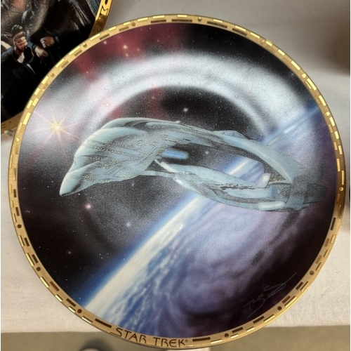 271 - 15 Star Trek collectors cabinet plates