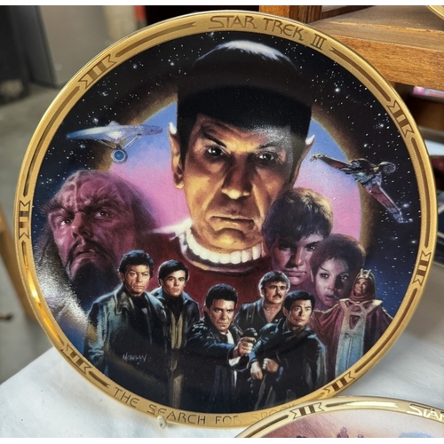 271 - 15 Star Trek collectors cabinet plates