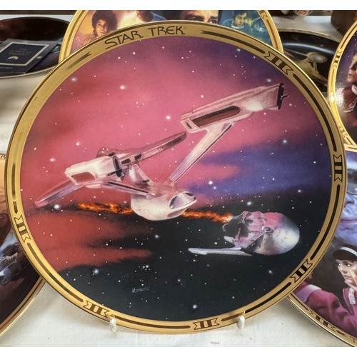 271 - 15 Star Trek collectors cabinet plates