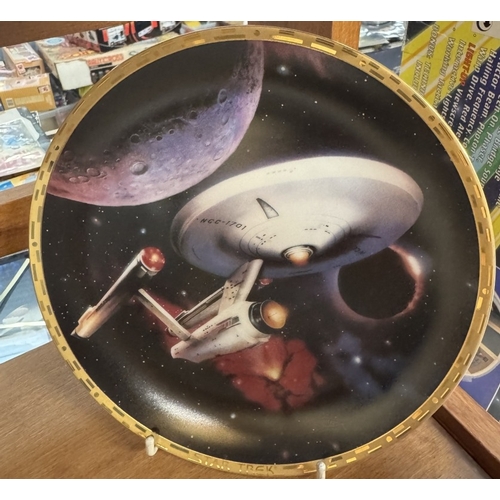 271 - 15 Star Trek collectors cabinet plates