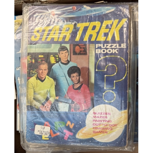 287 - A quantity of Star Trek books, annuals & magazines (All genres)