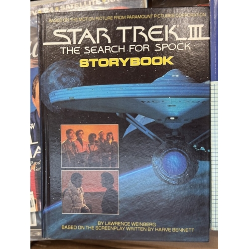 287 - A quantity of Star Trek books, annuals & magazines (All genres)