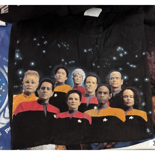 307 - Some Star Trek t-shirts, sizes L - XL (various genres)