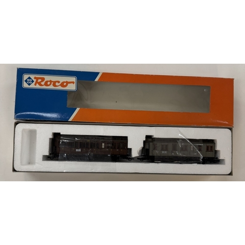 324 - 4 Roco HO 44013 twin packs & a Lima 309260L twin pack