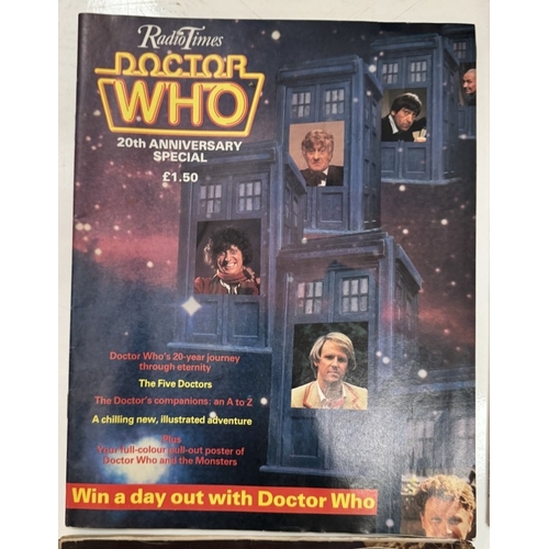 325 - A mixed lot including Dr. Who Tardis from Danbury Mint third doctors collectors plate, Dr. Who Radio... 