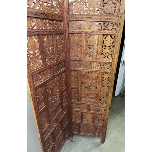 1447 - An Indian carved teak 3 fold room divider/screen COLLECT ONLY