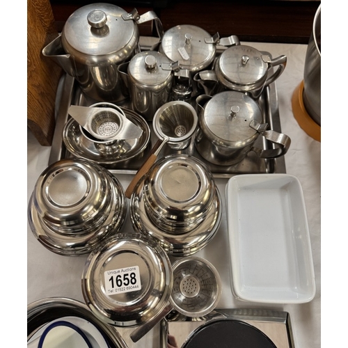 1658 - A good lot of kitchenalia COLLECT ONLY