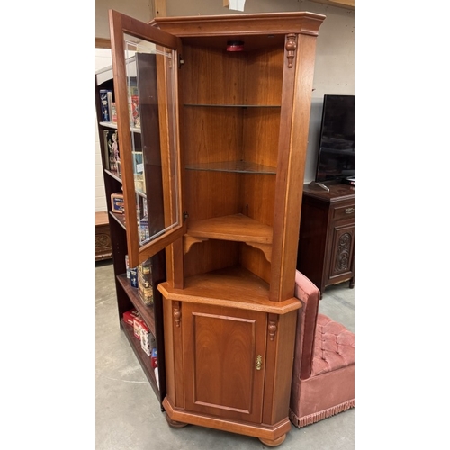 390A - A good quality corner cabinet (Glazed upper half)