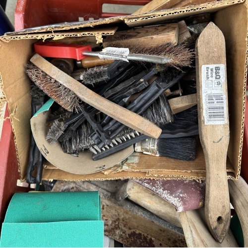 1744 - A tray of decorating items including brushes & sandpaper