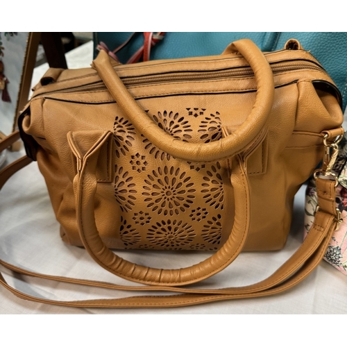 1828 - 4 ladies handbags