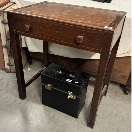 1885 - An Edwardian oak writing desk with inset leather top COLLECT ONLY