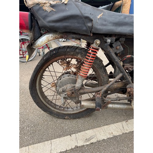 1780 - A Honda CB400/4 incomplete for spares or repair, no paperwork. (Barn find)(Reg still current on DVLA... 