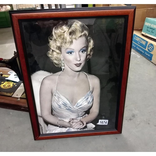 1674 - A framed & glazed picture of Marilyn Monroe COLLECT ONLY