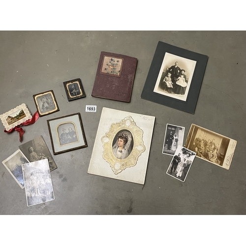 1693 - A quantity of 19th & 20th century photograph frames, postcard photo's & other ephemera including let... 